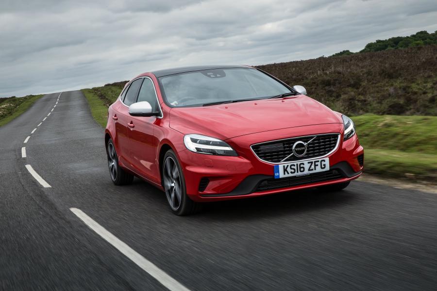  Volvo V40 D3 R-Design 2016 года  (UK) (фото 8 из 30)